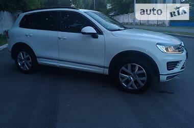 Позашляховик / Кросовер Volkswagen Touareg 2015 в Києві