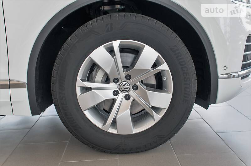 Позашляховик / Кросовер Volkswagen Touareg 2018 в Хмельницькому