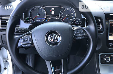 Позашляховик / Кросовер Volkswagen Touareg 2013 в Києві