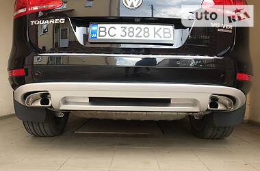 Позашляховик / Кросовер Volkswagen Touareg 2011 в 