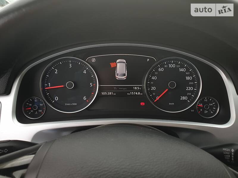 Позашляховик / Кросовер Volkswagen Touareg 2015 в Хмельницькому