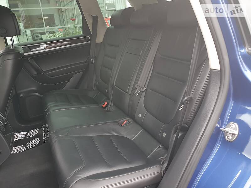 Позашляховик / Кросовер Volkswagen Touareg 2015 в Хмельницькому