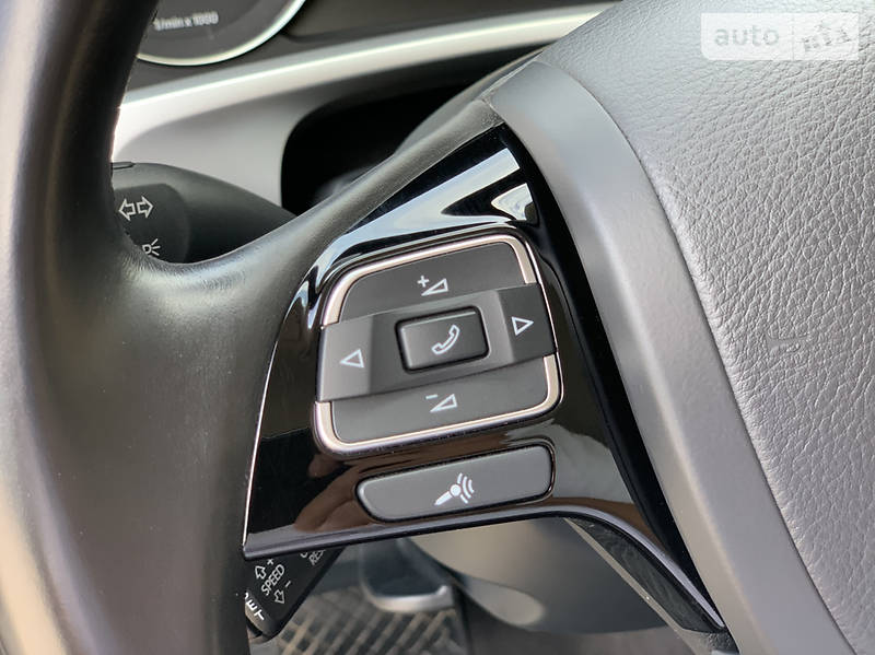 Позашляховик / Кросовер Volkswagen Touareg 2014 в Києві