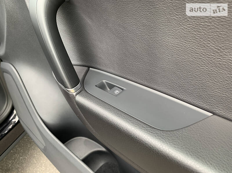 Позашляховик / Кросовер Volkswagen Touareg 2014 в Києві