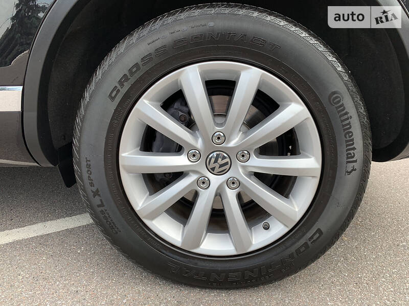 Позашляховик / Кросовер Volkswagen Touareg 2014 в Києві