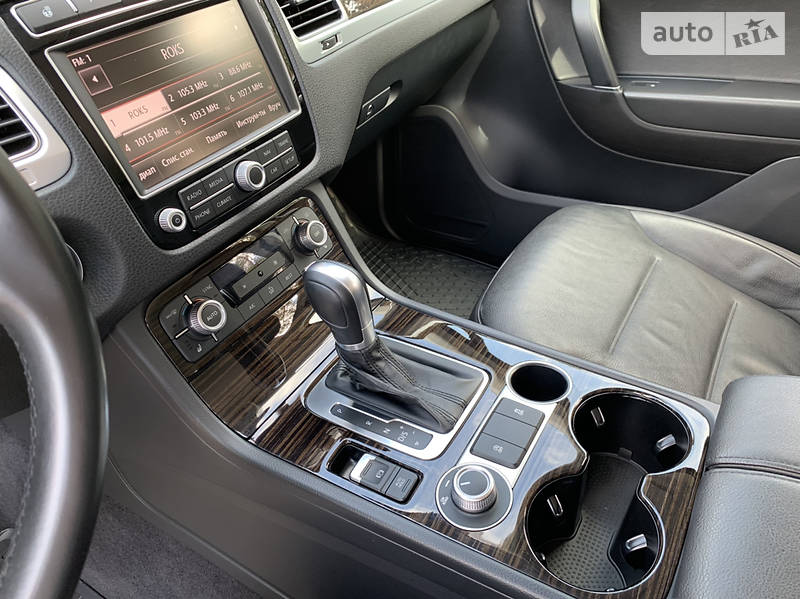 Позашляховик / Кросовер Volkswagen Touareg 2014 в Києві