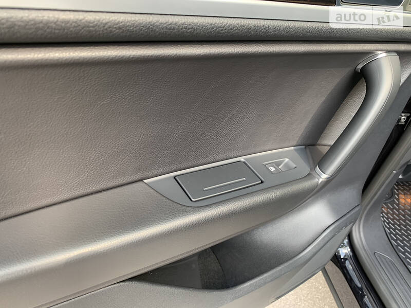 Позашляховик / Кросовер Volkswagen Touareg 2014 в Києві