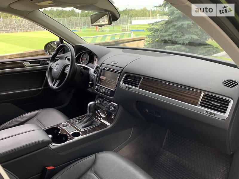 Позашляховик / Кросовер Volkswagen Touareg 2014 в Києві