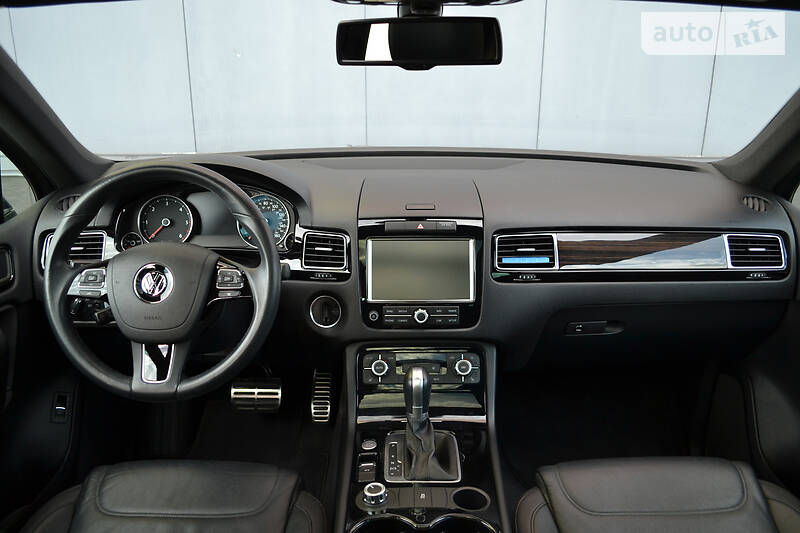 Позашляховик / Кросовер Volkswagen Touareg 2014 в Києві