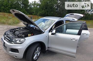 Позашляховик / Кросовер Volkswagen Touareg 2012 в 