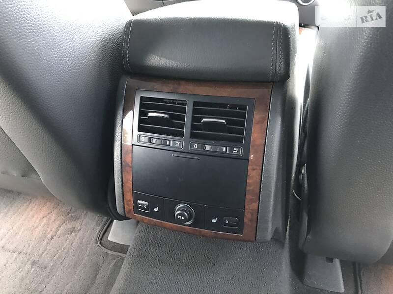Позашляховик / Кросовер Volkswagen Touareg 2009 в Києві