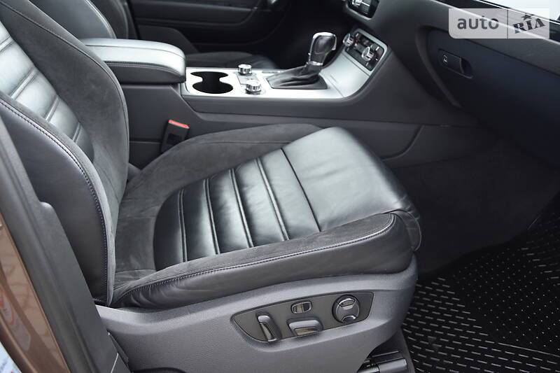 Позашляховик / Кросовер Volkswagen Touareg 2012 в Дрогобичі