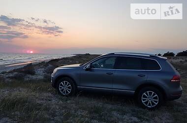 Позашляховик / Кросовер Volkswagen Touareg 2014 в 