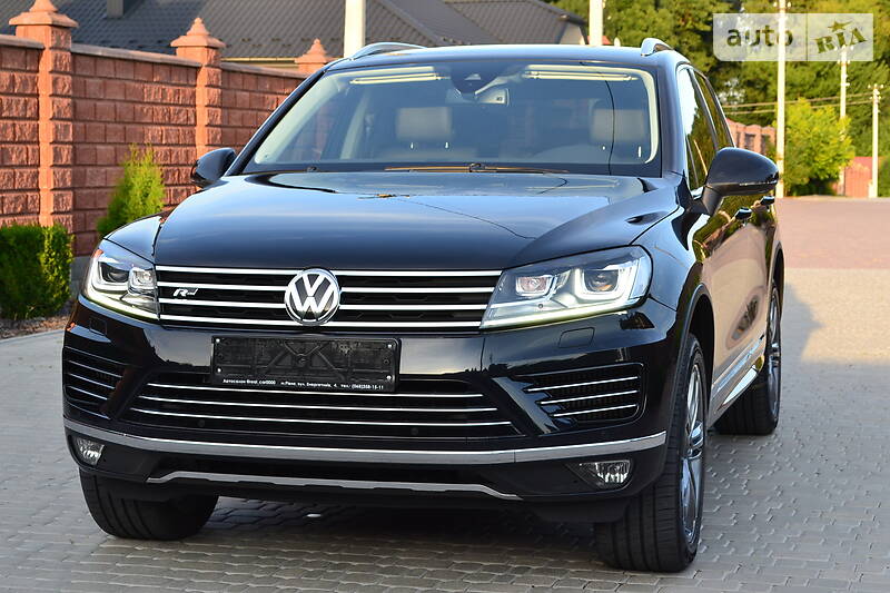 Позашляховик / Кросовер Volkswagen Touareg 2016 в Рівному
