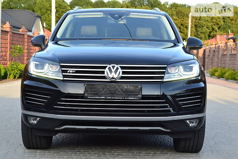 Позашляховик / Кросовер Volkswagen Touareg 2016 в Рівному