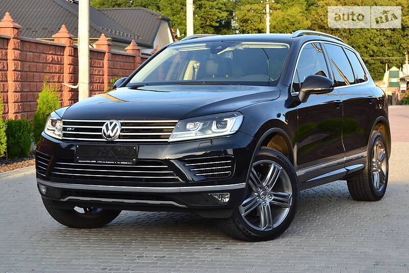 Позашляховик / Кросовер Volkswagen Touareg 2016 в Рівному