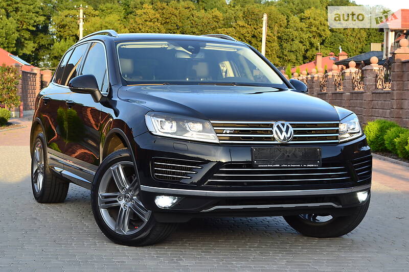 Позашляховик / Кросовер Volkswagen Touareg 2016 в Рівному