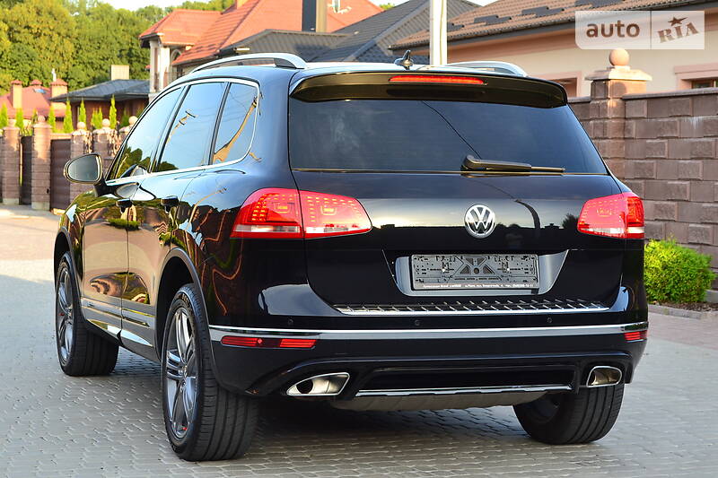 Позашляховик / Кросовер Volkswagen Touareg 2016 в Рівному
