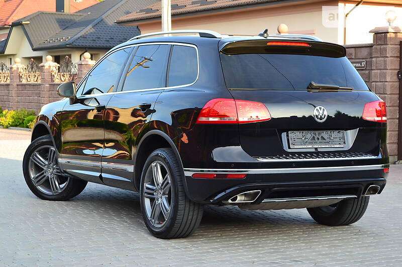 Позашляховик / Кросовер Volkswagen Touareg 2016 в Рівному
