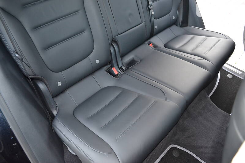 Позашляховик / Кросовер Volkswagen Touareg 2016 в Рівному