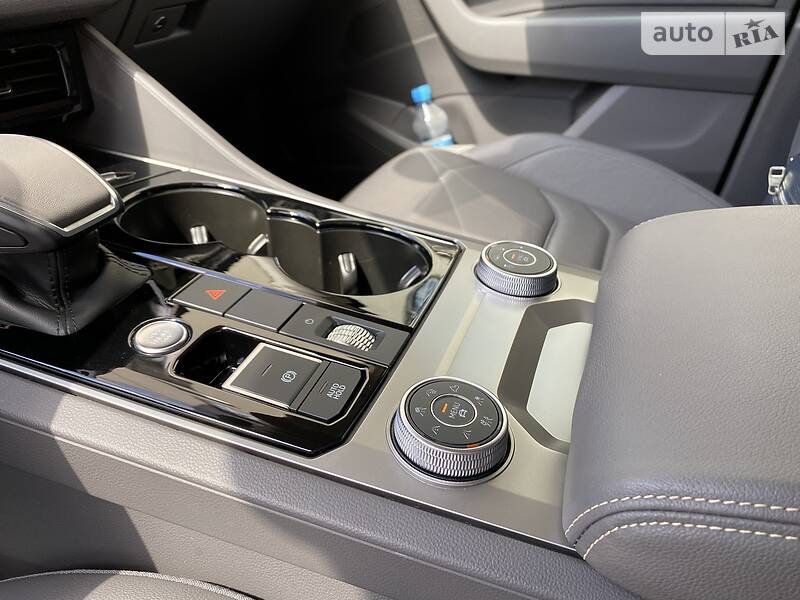 Позашляховик / Кросовер Volkswagen Touareg 2018 в Києві