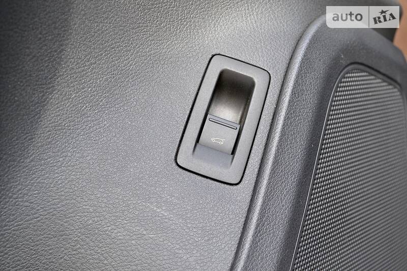 Позашляховик / Кросовер Volkswagen Touareg 2012 в Києві фото 33 Позашляховик / Кросовер Volkswagen Touareg 2012 в Києві