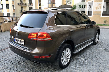 Позашляховик / Кросовер Volkswagen Touareg 2012 в 
