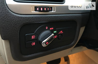Позашляховик / Кросовер Volkswagen Touareg 2012 в 
