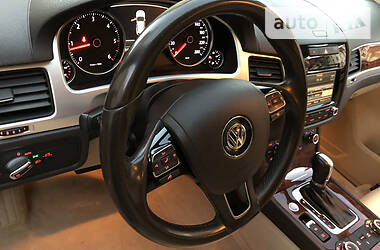 Позашляховик / Кросовер Volkswagen Touareg 2012 в 