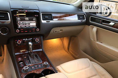 Позашляховик / Кросовер Volkswagen Touareg 2012 в 
