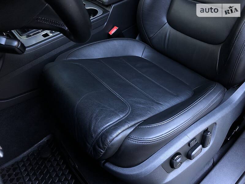 Позашляховик / Кросовер Volkswagen Touareg 2015 в Дрогобичі