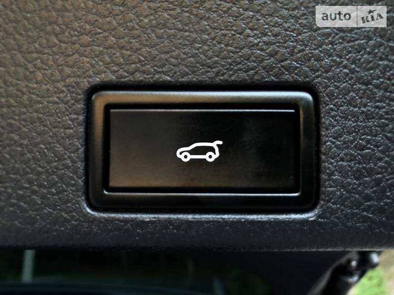 Позашляховик / Кросовер Volkswagen Touareg 2015 в Дрогобичі