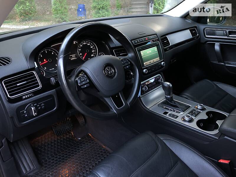 Позашляховик / Кросовер Volkswagen Touareg 2015 в Дрогобичі