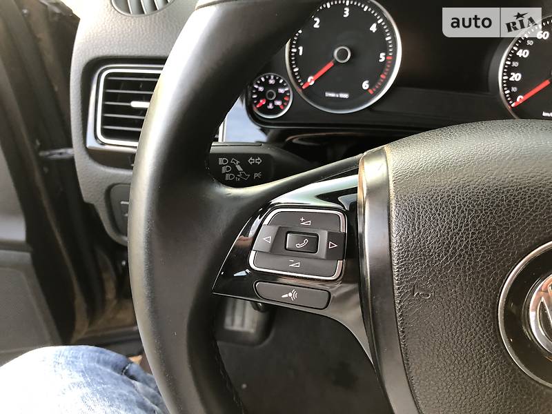 Внедорожник / Кроссовер Volkswagen Touareg 2014 в Киеве