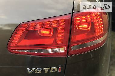 Внедорожник / Кроссовер Volkswagen Touareg 2014 в Киеве