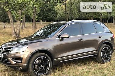 Внедорожник / Кроссовер Volkswagen Touareg 2014 в Киеве