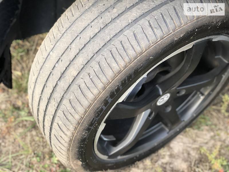Внедорожник / Кроссовер Volkswagen Touareg 2014 в Киеве