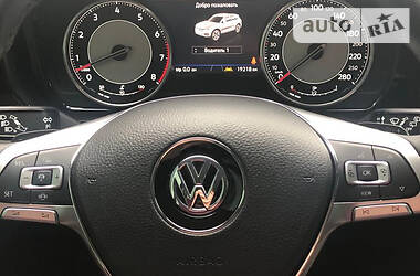Внедорожник / Кроссовер Volkswagen Touareg 2019 в 