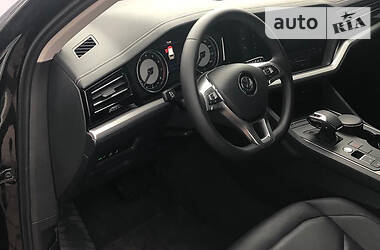 Внедорожник / Кроссовер Volkswagen Touareg 2019 в 