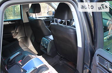 Внедорожник / Кроссовер Volkswagen Touareg 2014 в 