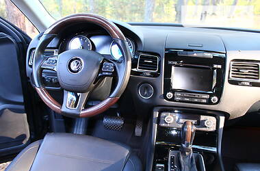 Внедорожник / Кроссовер Volkswagen Touareg 2014 в Харькове