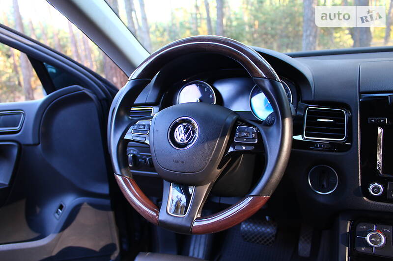 Внедорожник / Кроссовер Volkswagen Touareg 2014 в Харькове