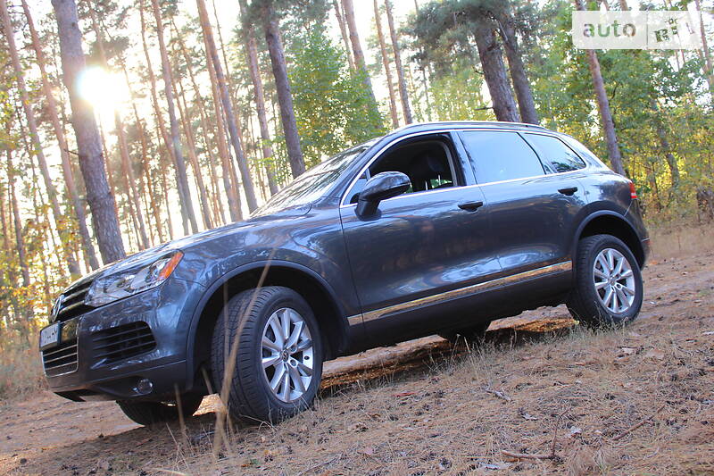 Внедорожник / Кроссовер Volkswagen Touareg 2014 в Харькове