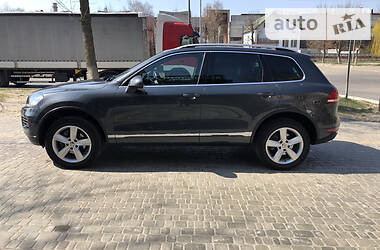 Позашляховик / Кросовер Volkswagen Touareg 2013 в 