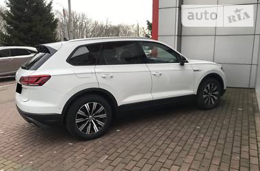 Внедорожник / Кроссовер Volkswagen Touareg 2020 в Черкассах