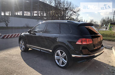 Позашляховик / Кросовер Volkswagen Touareg 2015 в Херсоні