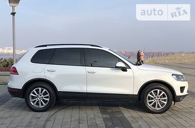 Внедорожник / Кроссовер Volkswagen Touareg 2015 в Днепре