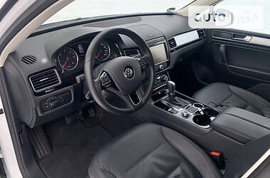 Внедорожник / Кроссовер Volkswagen Touareg 2016 в Киеве