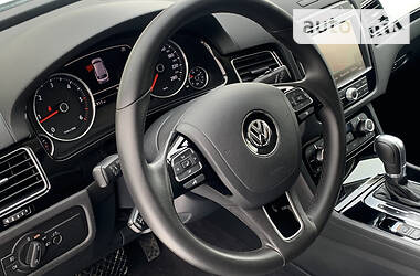 Внедорожник / Кроссовер Volkswagen Touareg 2016 в Киеве