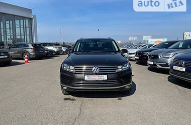 Внедорожник / Кроссовер Volkswagen Touareg 2015 в Херсоне